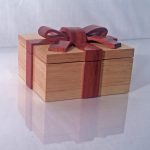 La petite boîte cadeau en bois, l'histoire et un plan